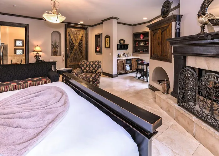 Adobe Grand Hotel 4*
